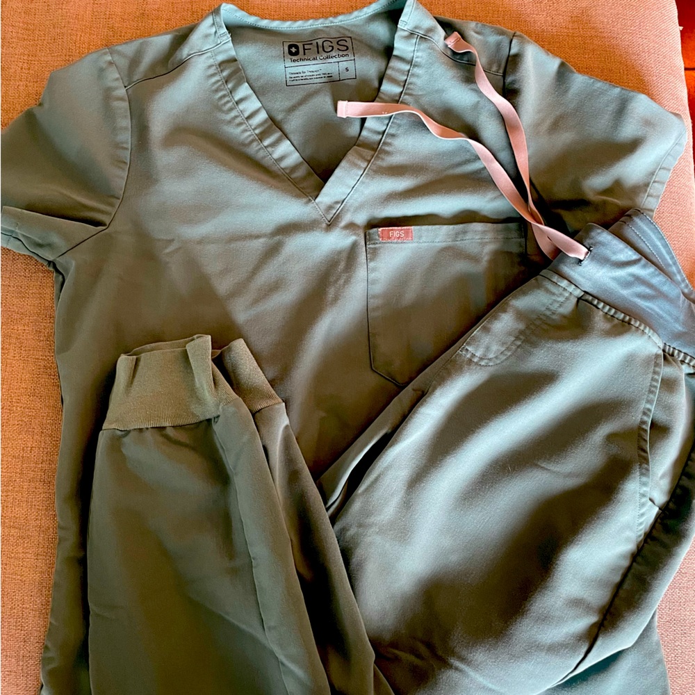 Full set of Figs Womens Scrubs- Color Seafoam Green